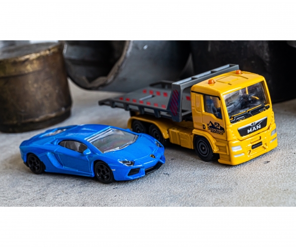 MAN Tow Truck with Lamborghini Aventador MAN Tow Truck with Lamborghini Aventador