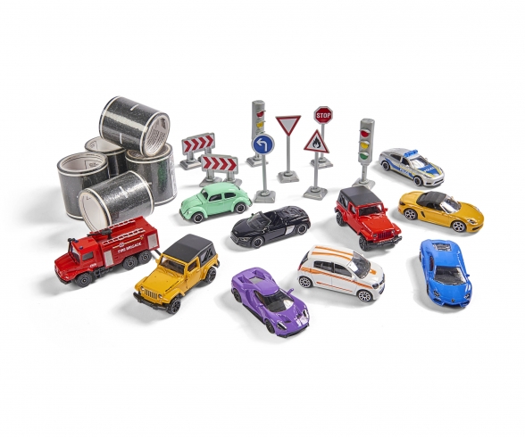 Playtape Geschenkset 10 Autos + 20 Meter Straßenklebeband + Verkehrsschilder Playtape Geschenkset 10 Autos + 20 Meter Straßenklebeband + Verkehrsschilder
