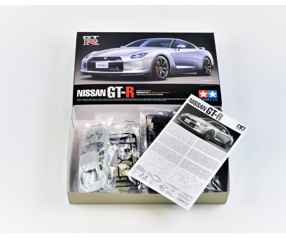 1:24 Nissan GT-R Streetversion 1:24 Nissan GT-R Streetversion