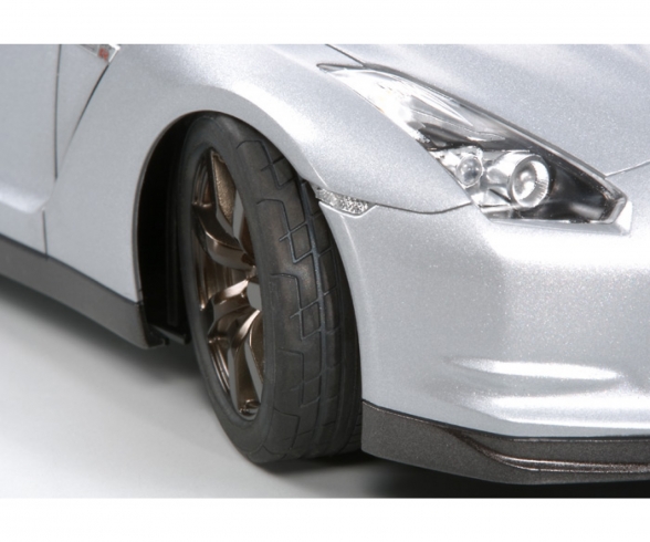 1:24 Nissan GT-R Streetversion 1:24 Nissan GT-R Streetversion