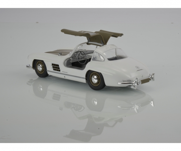 1:24 Mercedes Benz SL300 Gullwing 1:24 Mercedes Benz SL300 Gullwing