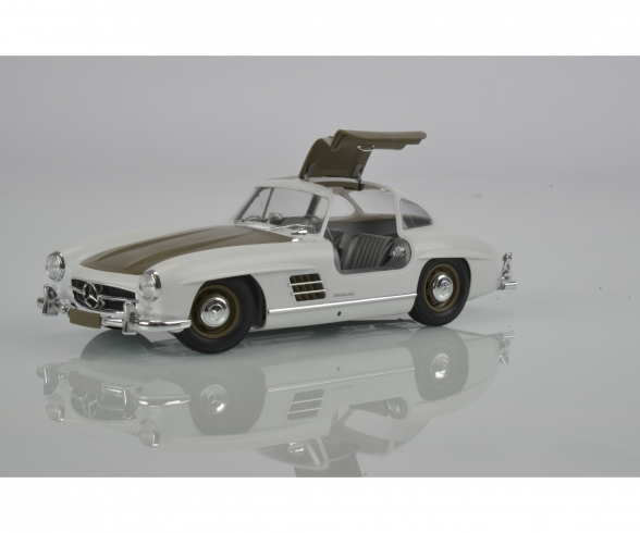 1:24 Mercedes Benz SL300 Gullwing 1:24 Mercedes Benz SL300 Gullwing