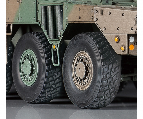 1/48 JGSDF Type 16 MCV 1/48 JGSDF Type 16 MCV