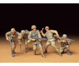 1:35 WWII Fig-Set Ger.Front-Line Sold(5) 1:35 WWII Fig-Set Ger.Front-Line Sold(5)