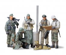 1:35 WWII Fig-Set G. Sol.Field Brief.(5) 1:35 WWII Fig-Set G. Sol.Field Brief.(5)