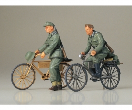 1:35 Diorama-Set Soilder w/ Bicycle (2) 1:35 Diorama-Set Soilder w/ Bicycle (2)