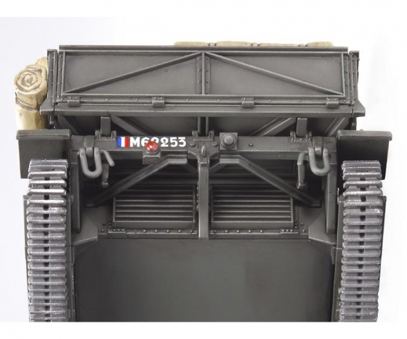 1:35 French Armored Carrier w/Trai.(4) 1:35 French Armored Carrier w/Trai.(4)