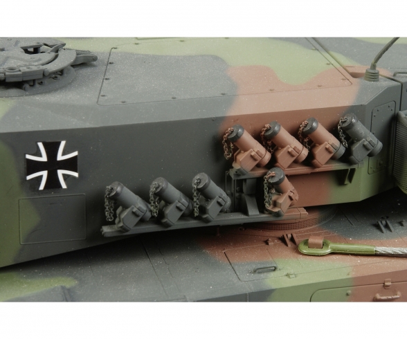 1:16 RC Panzer Leopard 2A6 Full Option 1:16 RC Panzer Leopard 2A6 Full Option