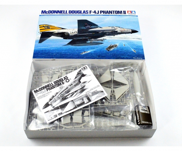 1:32 F-4J PHANTOM II MARINES 1:32 F-4J PHANTOM II MARINES