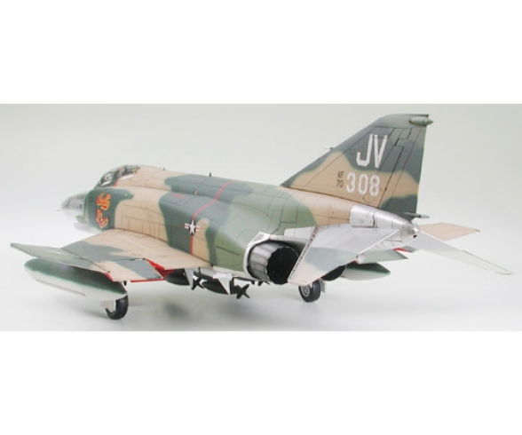 1:32 F-4E PHANTOM II EARLY PROD. 1:32 F-4E PHANTOM II EARLY PROD.