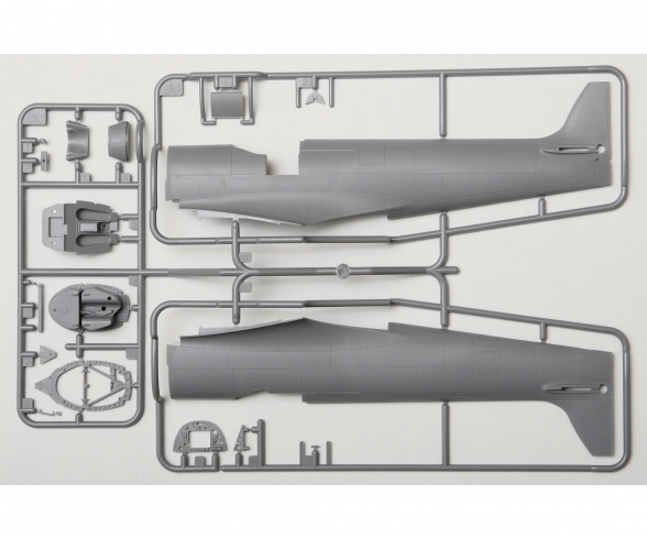 1:32 Supermarine Spitfire Mk.XVIe 1:32 Supermarine Spitfire Mk.XVIe