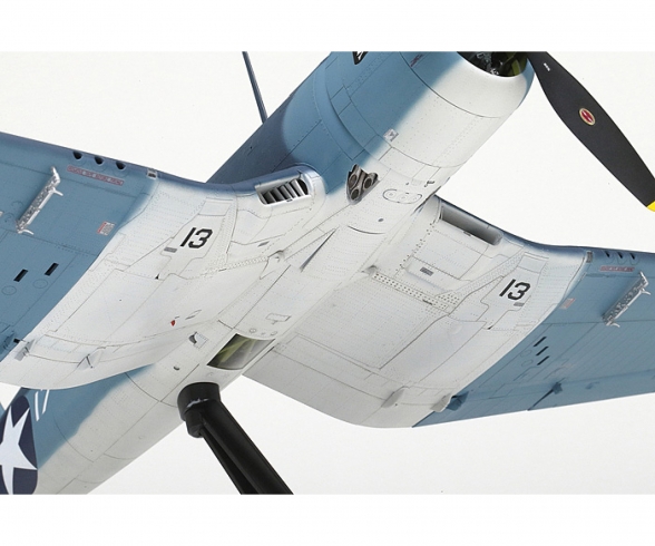 1:32 F4U-1 Corsair "Birdcage" 1:32 F4U-1 Corsair "Birdcage"