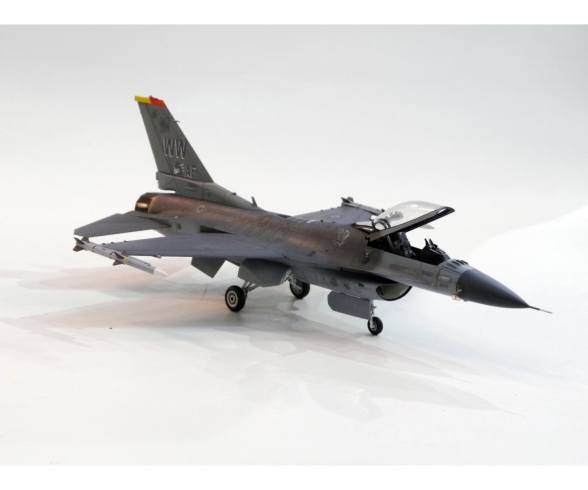 1:72 US F-16CJ Fighting Falcon 1:72 US F-16CJ Fighting Falcon