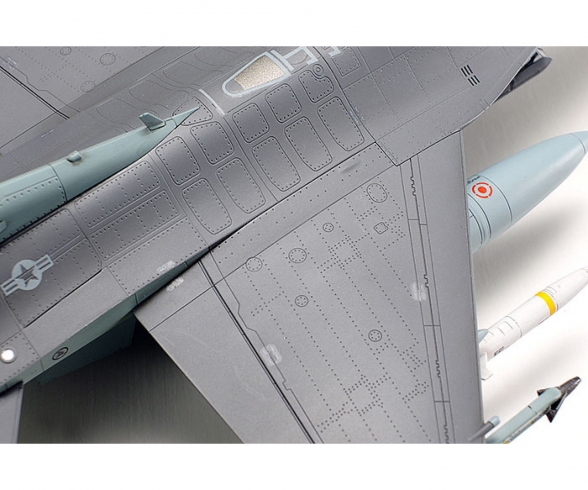1:72 F-16CJ w/FULL EQUIPMENT 1:72 F-16CJ w/FULL EQUIPMENT