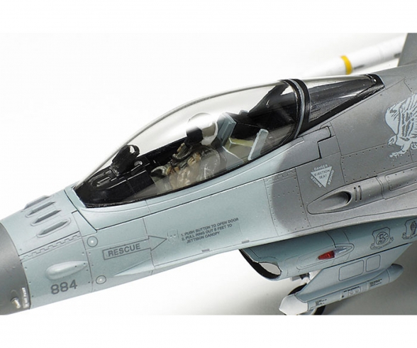 1:72 F-16CJ w/FULL EQUIPMENT 1:72 F-16CJ w/FULL EQUIPMENT