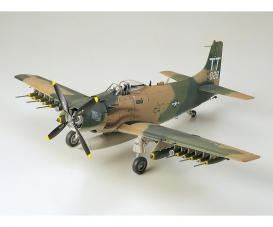 1:48 WWII Douglas A-1J Skyrider USAF 1:48 WWII Douglas A-1J Skyrider USAF