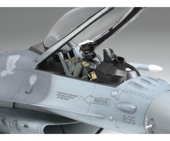 1:48 Lockheed Mar.F-16CJ Fighting Falcon 1:48 Lockheed Mar.F-16CJ Fighting Falcon