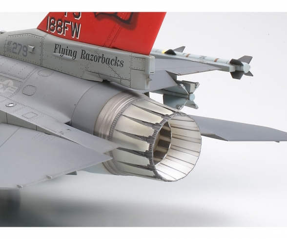 1:48 Lockheed Martin F-16C Block 25/32 1:48 Lockheed Martin F-16C Block 25/32
