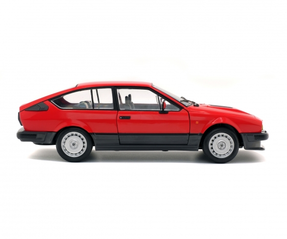 1:18 Alfa GTV6, rot, 1984 1:18 Alfa GTV6, rot, 1984