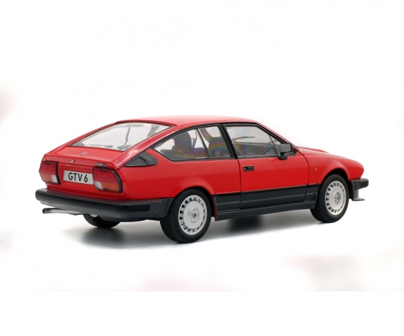 1:18 Alfa GTV6, rot, 1984 1:18 Alfa GTV6, rot, 1984