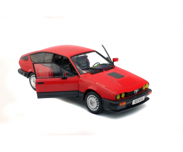 1:18 Alfa GTV6, rot, 1984 1:18 Alfa GTV6, rot, 1984