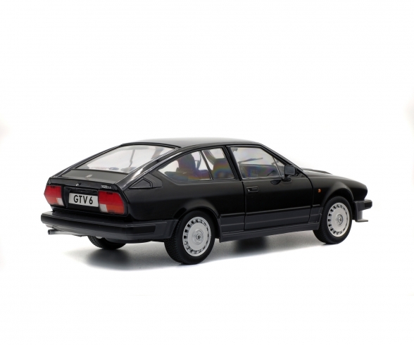 1:18 Alfa GTV6, schwarz, 1984 1:18 Alfa GTV6, schwarz, 1984