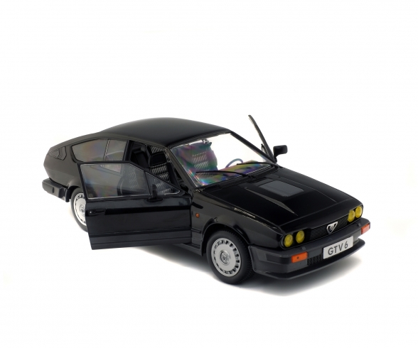 1:18 Alfa GTV6, schwarz, 1984 1:18 Alfa GTV6, schwarz, 1984