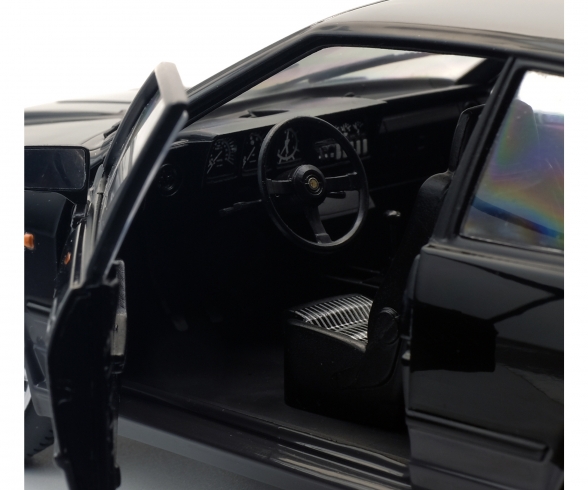 1:18 Alfa GTV6, schwarz, 1984 1:18 Alfa GTV6, schwarz, 1984