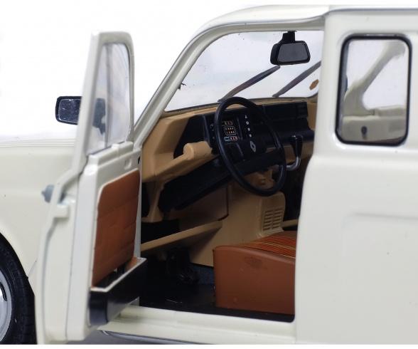1:18 Renault 4LF4, weiß, 1975 1:18 Renault 4LF4, weiß, 1975