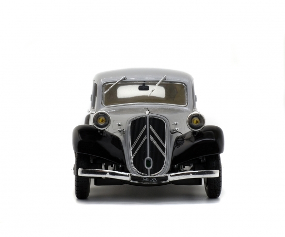 1:18 Citroen Traction 11B 1:18 Citroen Traction 11B