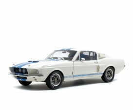 1:18 Shelby Mustang GT 500, white 1:18 Shelby Mustang GT 500, white