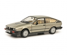 1:18 Alfa Romeo GTV6 silver 1:18 Alfa Romeo GTV6 silver