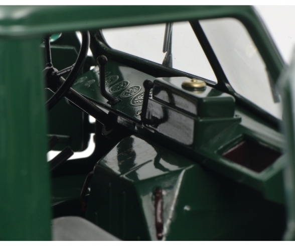 Mercedes-Benz Unimog 401, grün, 1:18 Mercedes-Benz Unimog 401, grün, 1:18