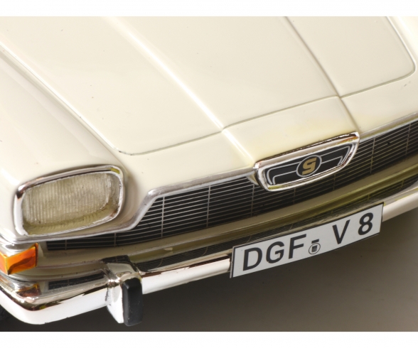 Glas 2600 V8, weiß, 1:18 Glas 2600 V8, weiß, 1:18