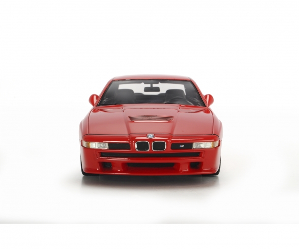 BMW M8, rot, 1:18 BMW M8, rot, 1:18