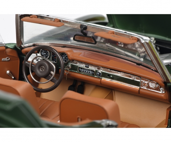 MB 280 SL, grün 1:18 MB 280 SL, grün 1:18