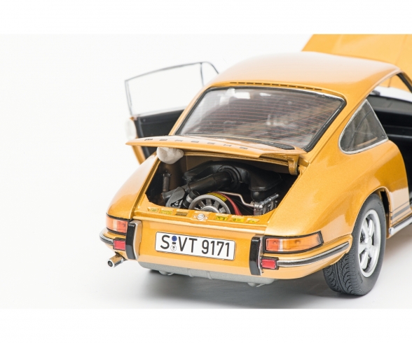 Porsche 911 S Coupé 1973, gold metallic, 1:18 Porsche 911 S Coupé 1973, gold metallic, 1:18