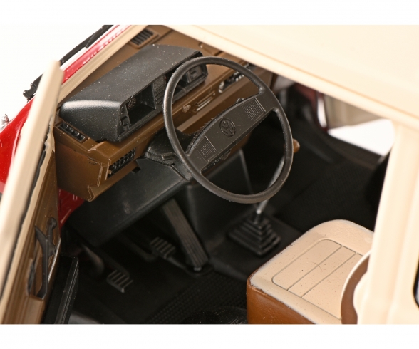 VW T3a Bus rot/weiß 1:18 VW T3a Bus rot/weiß 1:18
