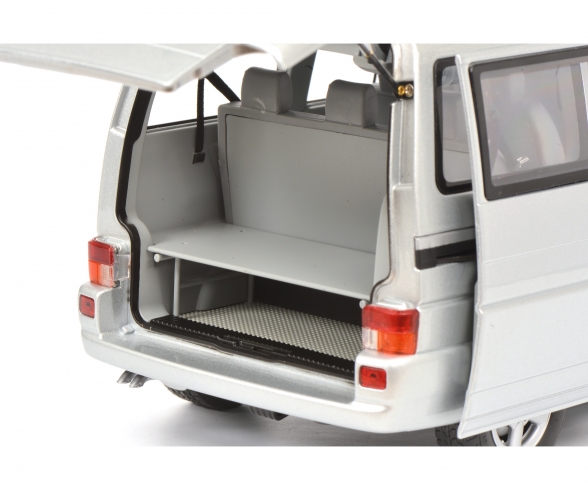 VW T4b Caravelle, silver, 1:18 VW T4b Caravelle, silver, 1:18