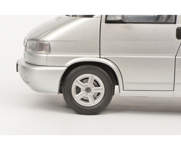 VW T4b Caravelle, silver, 1:18 VW T4b Caravelle, silver, 1:18