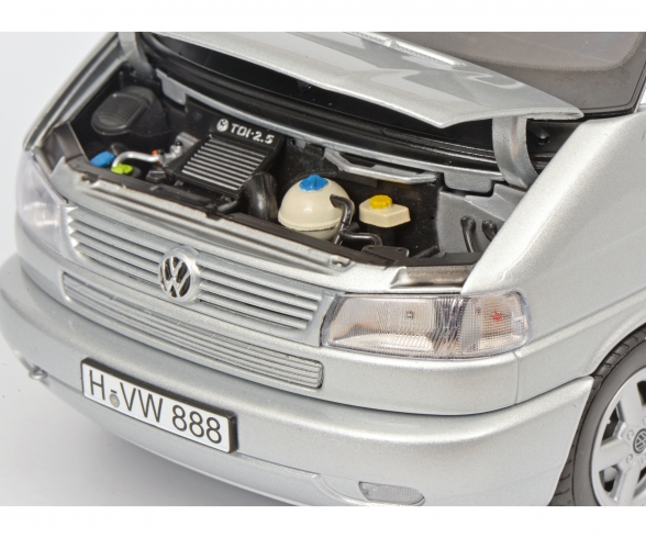 VW T4b Caravelle, silver, 1:18 VW T4b Caravelle, silver, 1:18