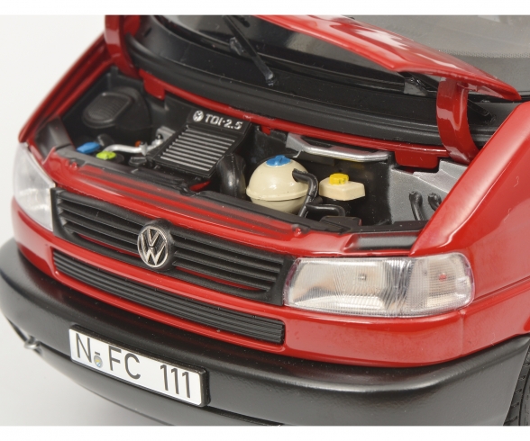 VW T4b Westfalia Camper, red, 1:18 VW T4b Westfalia Camper, red, 1:18