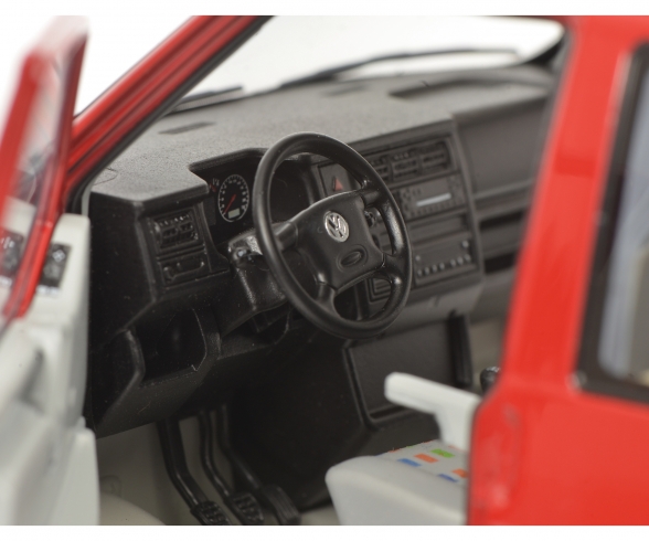 VW T4b Westfalia Camper, red, 1:18 VW T4b Westfalia Camper, red, 1:18