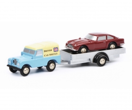 Land Rover mit Hänger und DB5 „British Car Service“ Land Rover mit Hänger und DB5 „British Car Service“