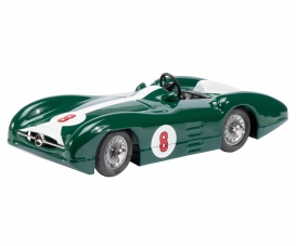 Studio III #8, british racing green Studio III #8, british racing green
