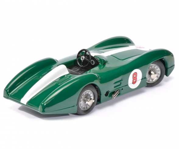 Studio III #8, british racing green Studio III #8, british racing green