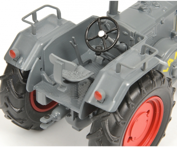 Lanz Bulldog w. hay trailer 1:32 Lanz Bulldog w. hay trailer 1:32