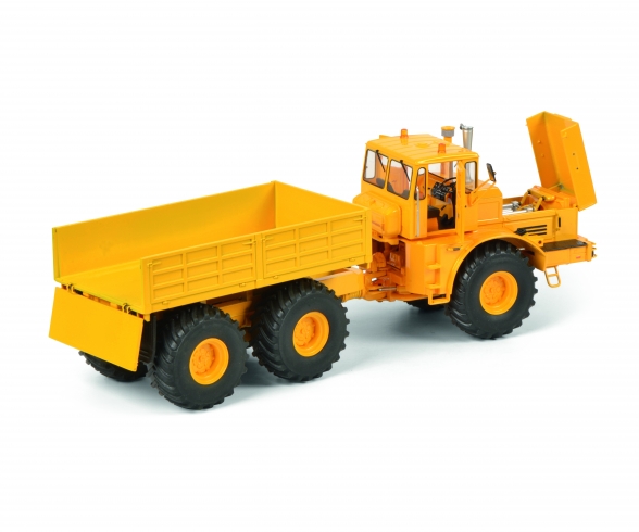 Kirovets K-700 T, yellow 1:32 Kirovets K-700 T, yellow 1:32