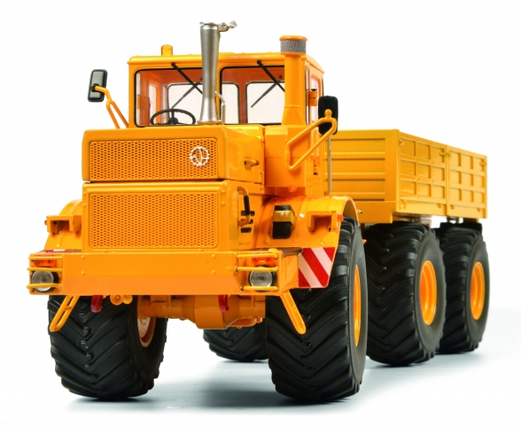 Kirovets K-700 T, yellow 1:32 Kirovets K-700 T, yellow 1:32