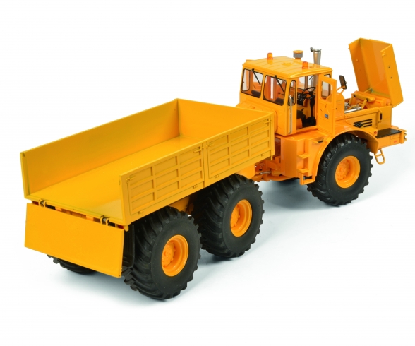 Kirovets K-700 T, gelb, 1:32 Kirovets K-700 T, gelb, 1:32
